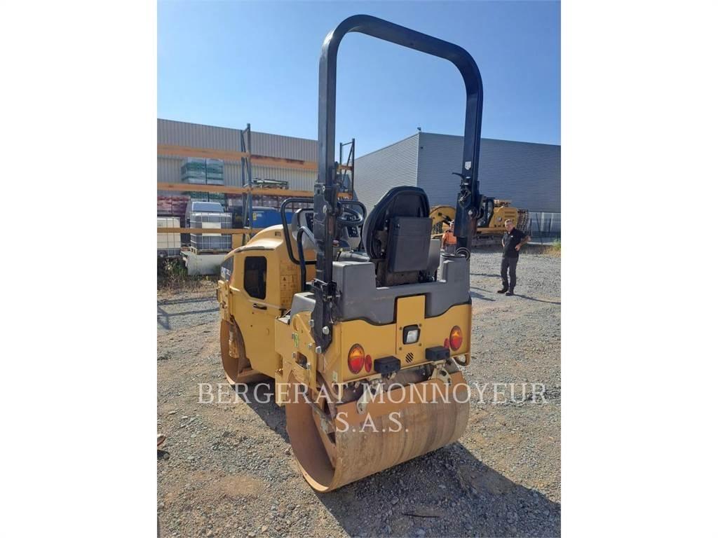 CAT CB2.5 토양 다짐기