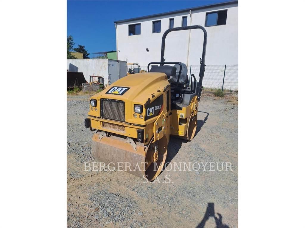 CAT CB2.5 토양 다짐기
