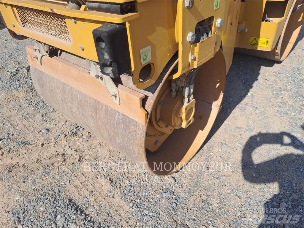 CAT CB2.5 토양 다짐기