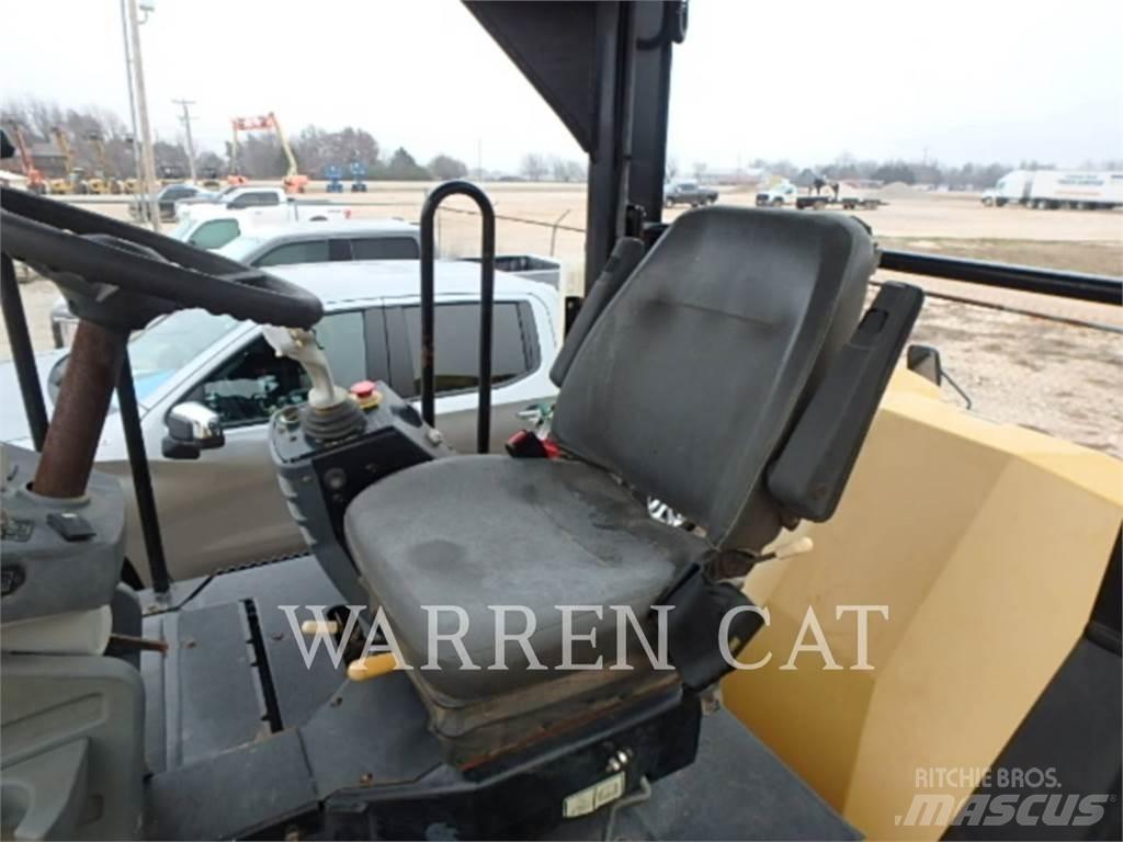 CAT CB64 아스팔트 포장장비