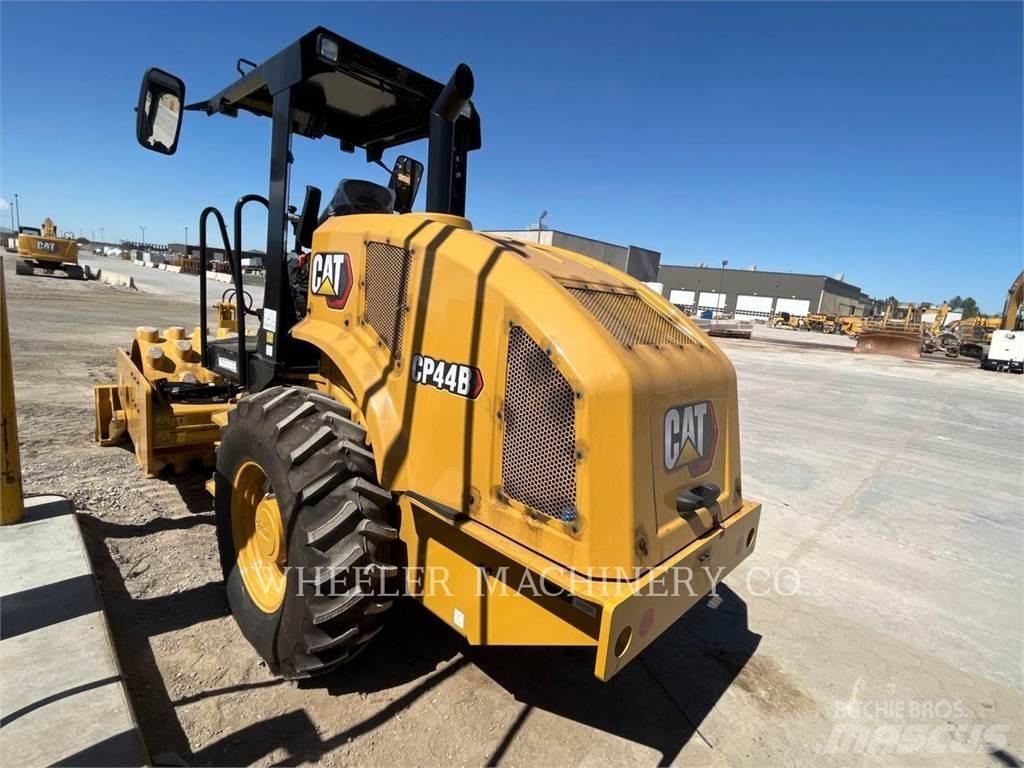 CAT CP44B 싱글 드럼 롤러