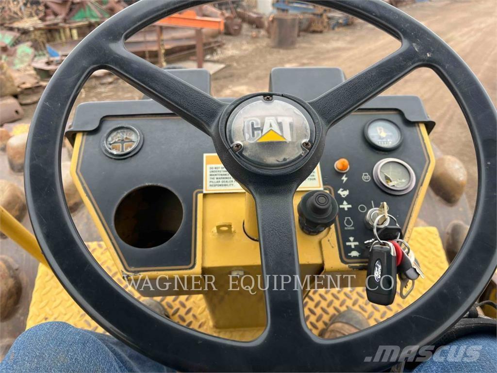 CAT CP563C 토양 다짐기