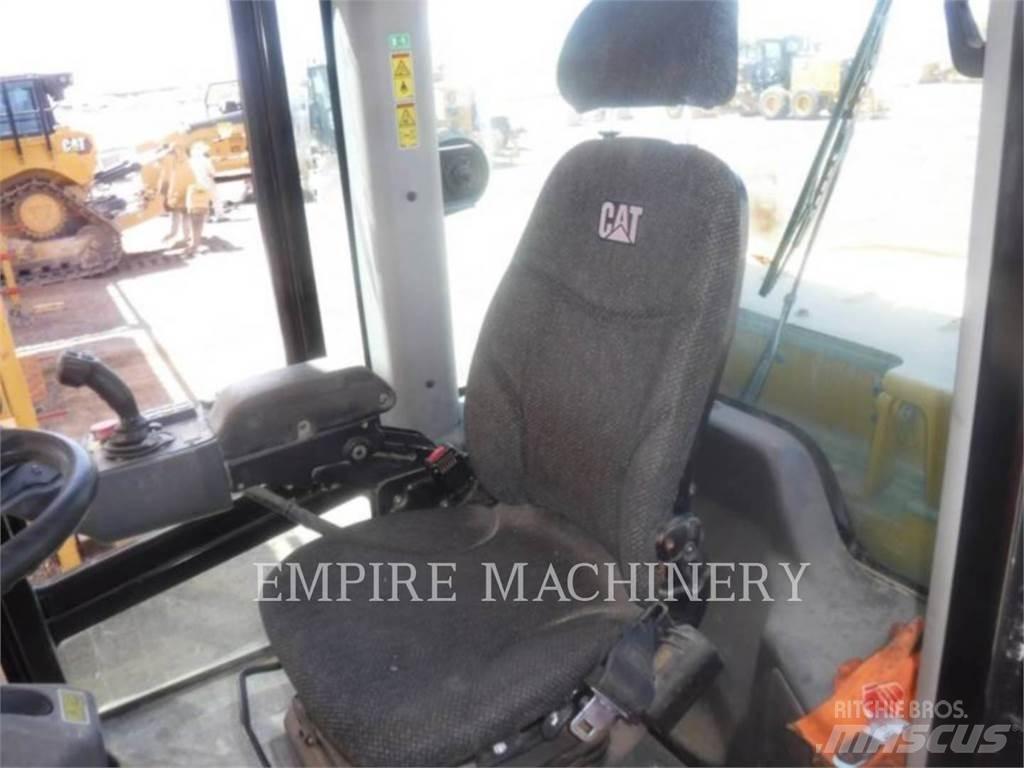 CAT CP56B 싱글 드럼 롤러