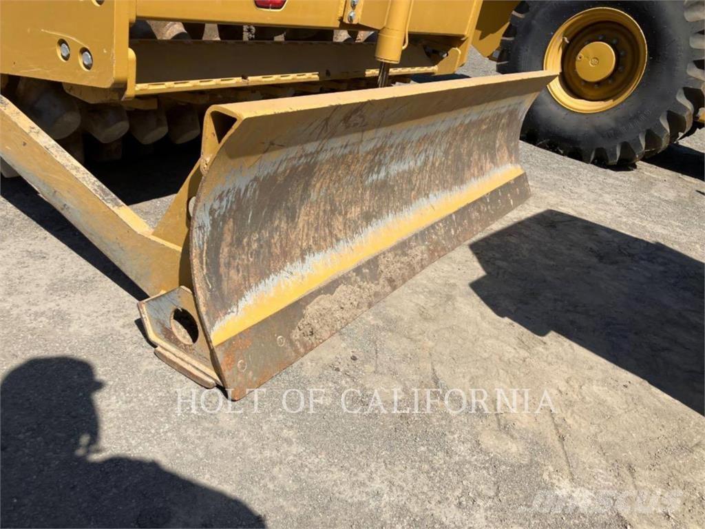 CAT CP56B 싱글 드럼 롤러