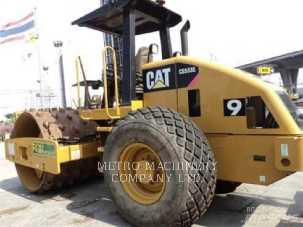 CAT CS-533E 싱글 드럼 롤러