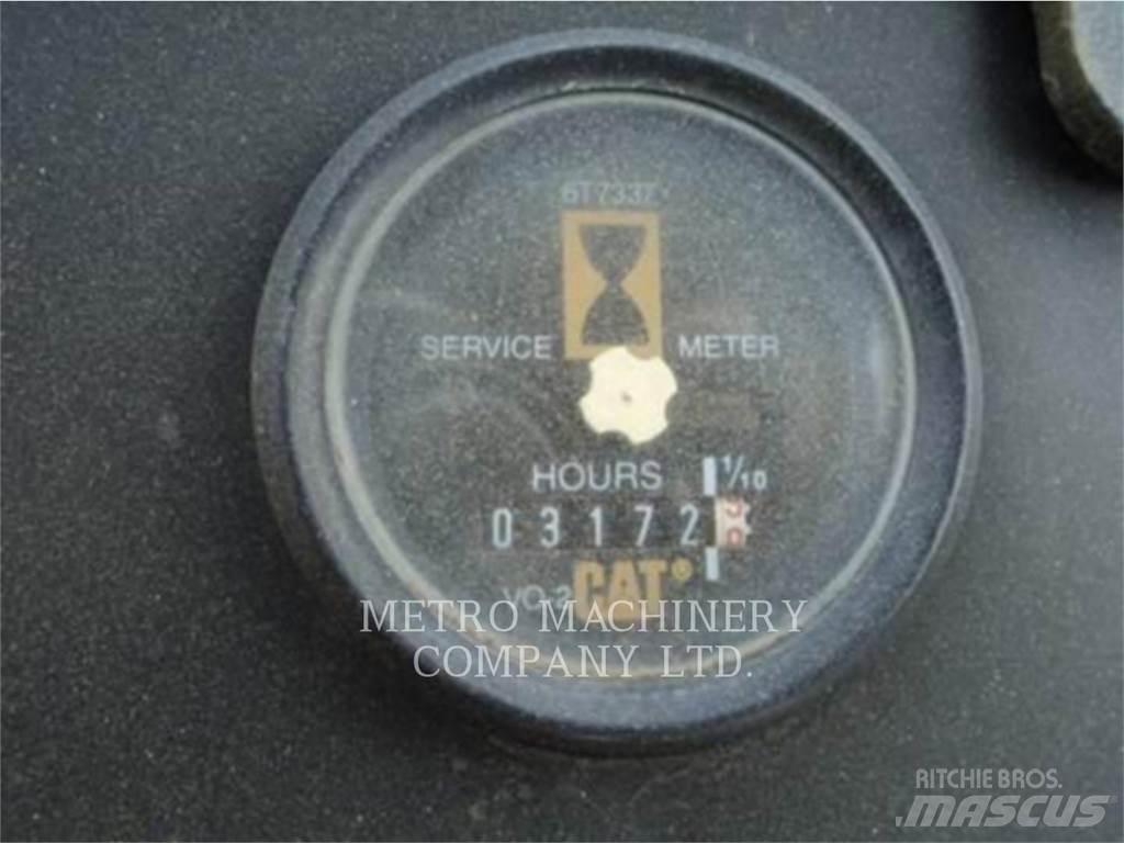 CAT CS-563CAW 싱글 드럼 롤러