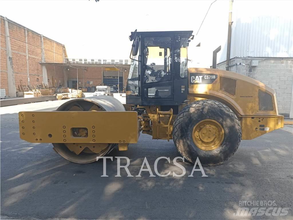 CAT CS 79 B 싱글 드럼 롤러
