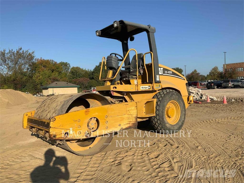 CAT CS433E 싱글 드럼 롤러