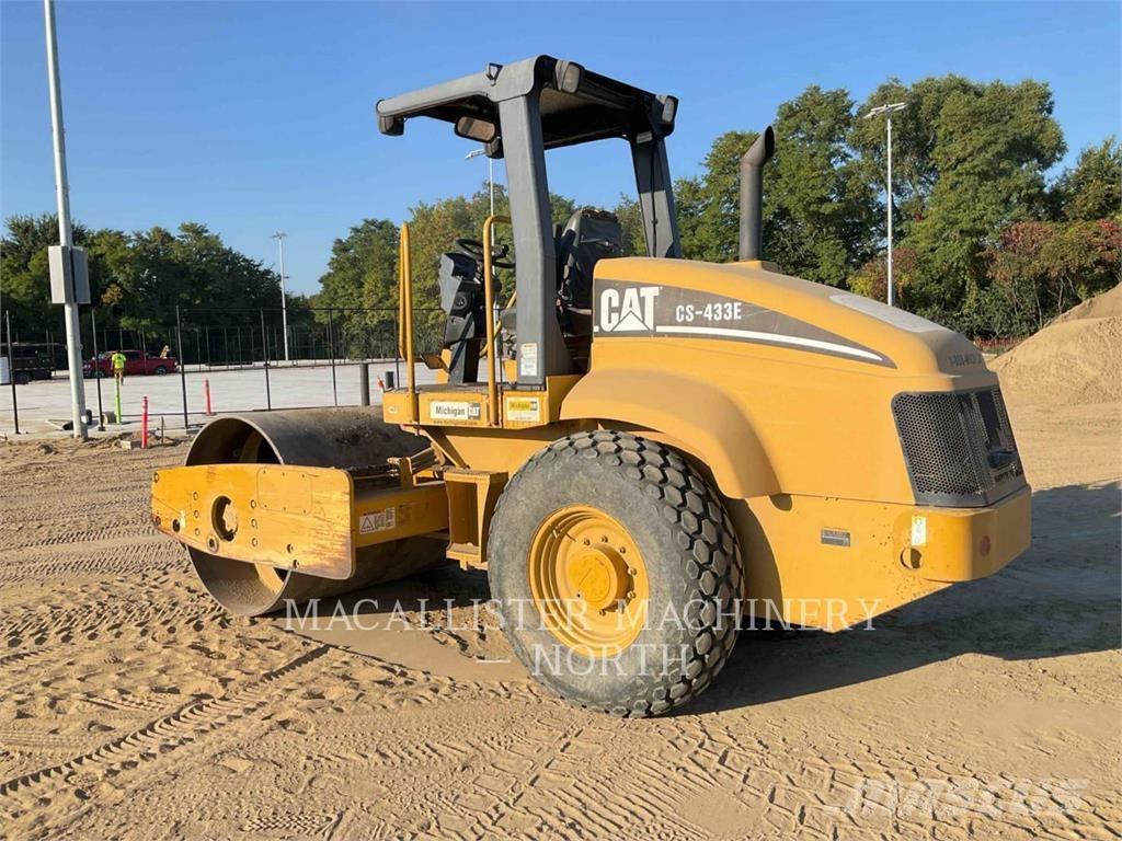 CAT CS433E 싱글 드럼 롤러