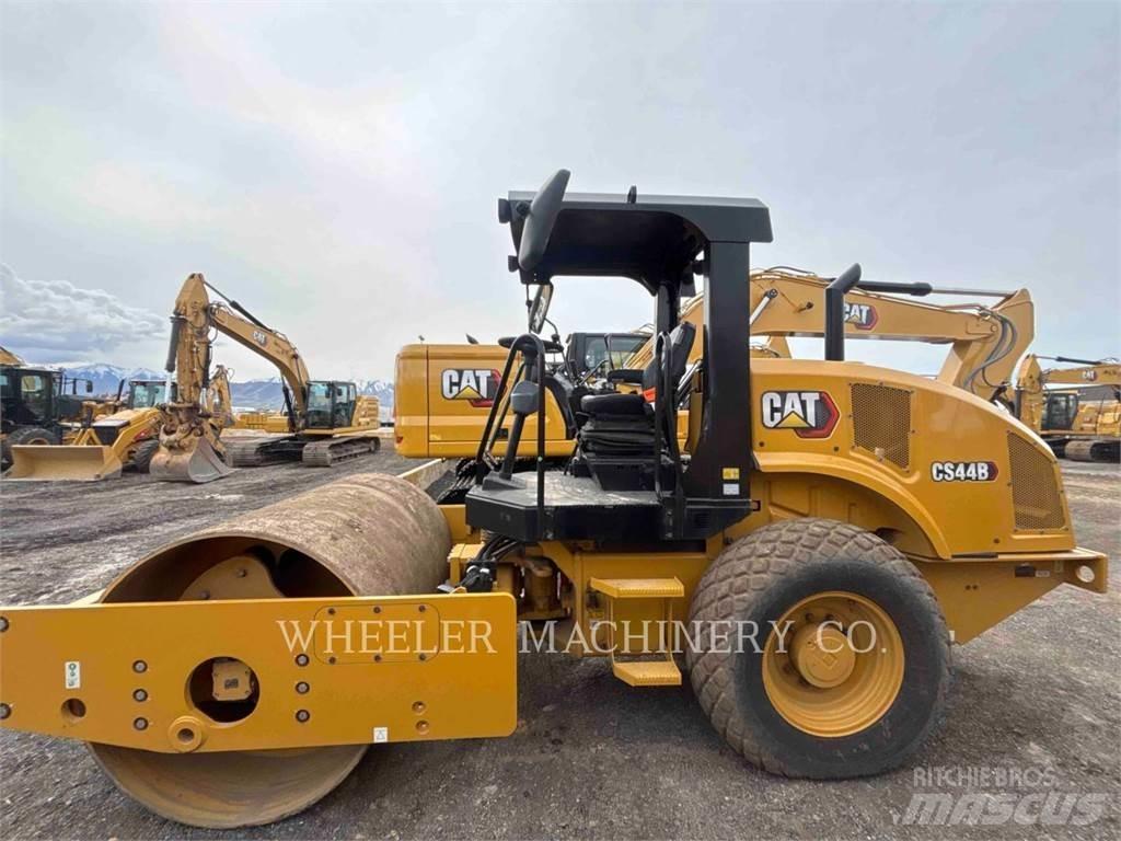 CAT CS44B 싱글 드럼 롤러