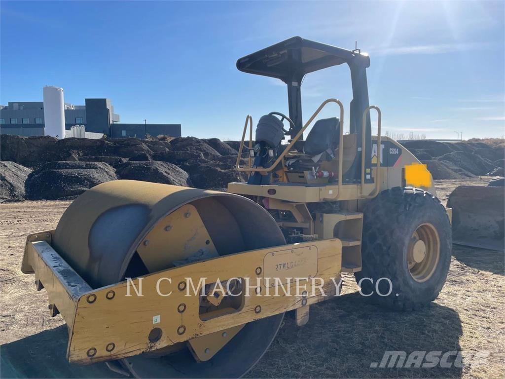 CAT CS54 아스팔트 포장장비