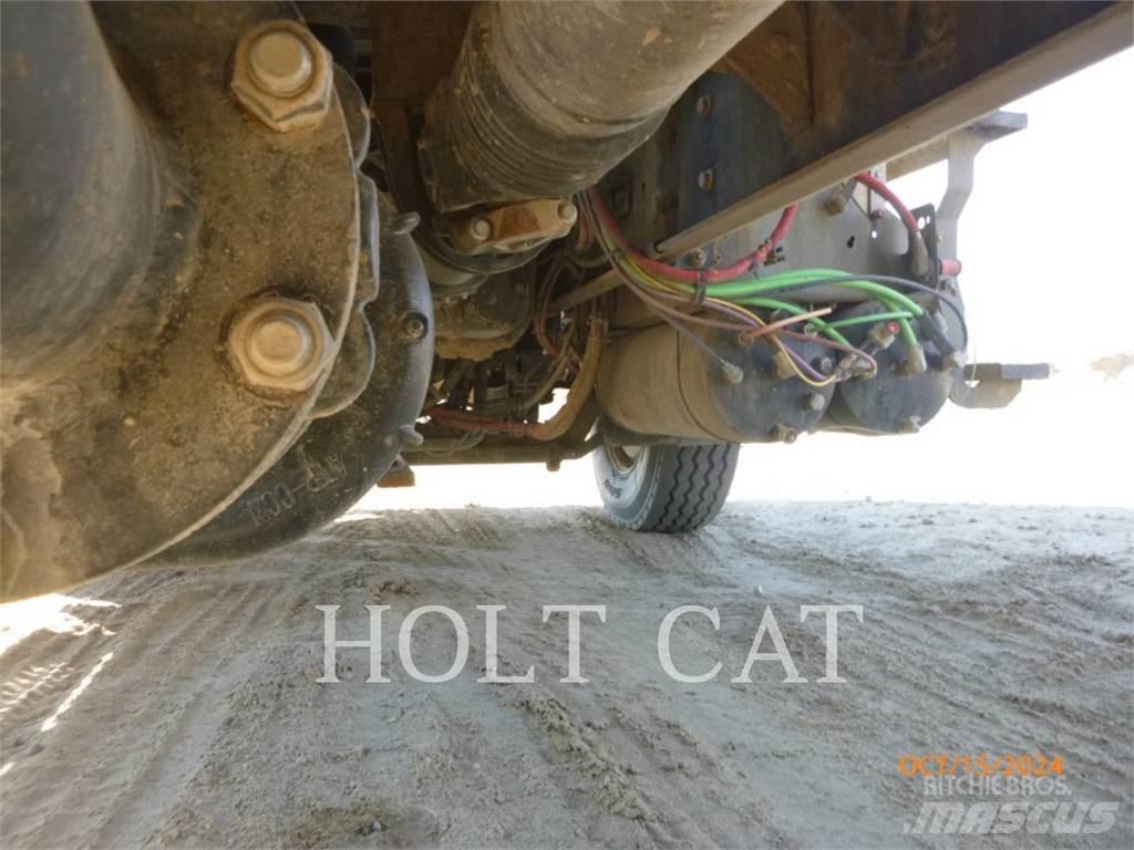 CAT CT660S SBA 6X4 탱커 트럭