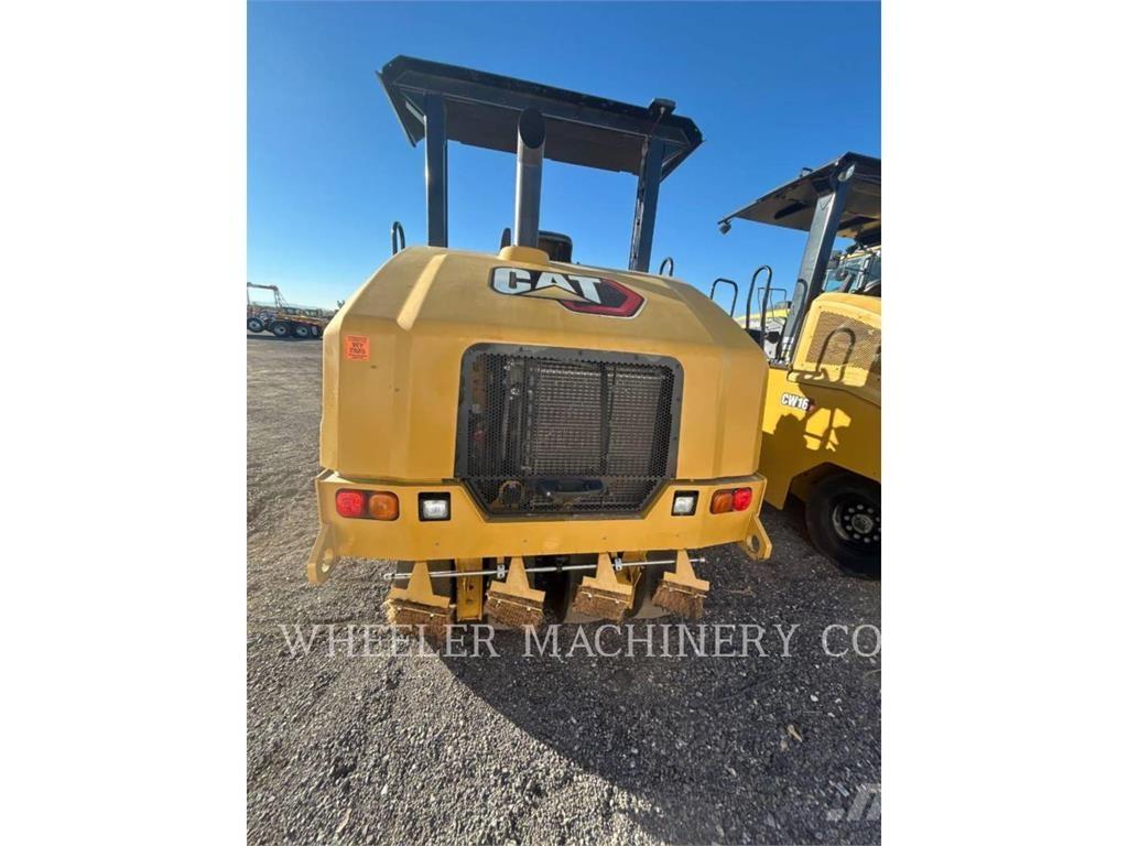 CAT CW16 공기 타이어 롤러