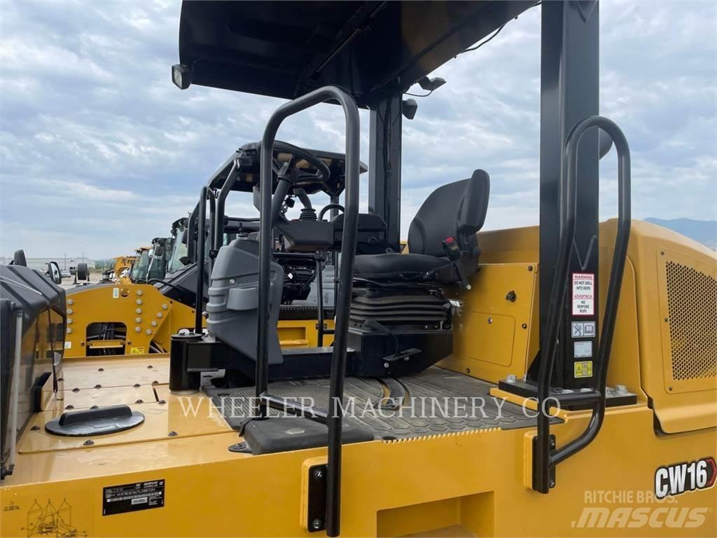 CAT CW16 공기 타이어 롤러