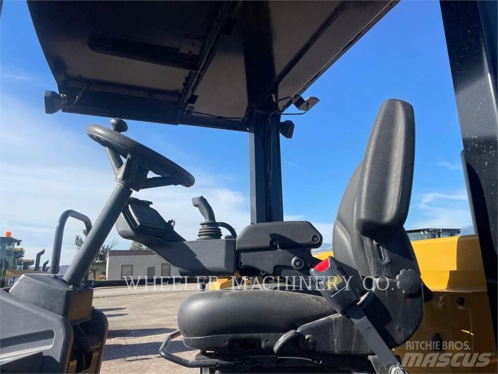 CAT CW16 공기 타이어 롤러