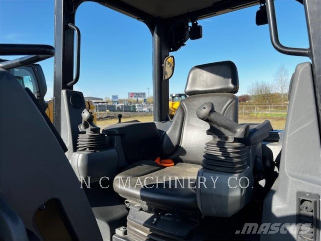 CAT D2 XLCN 크롤러 도저