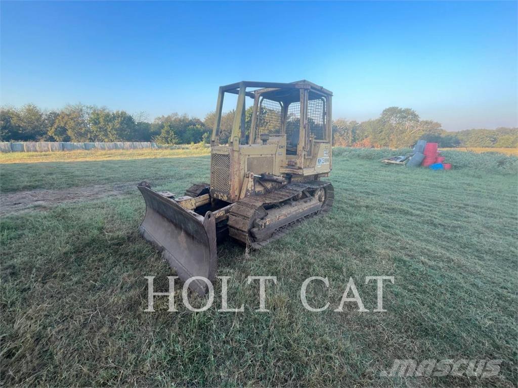 CAT D3B 크롤러 도저