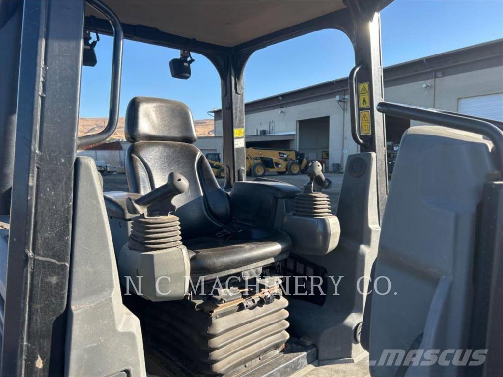 CAT D3K2 XLCN 크롤러 도저