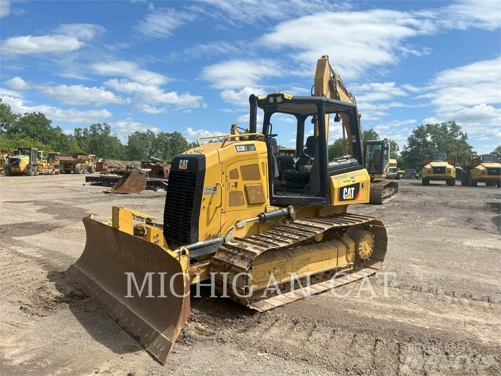 CAT D3K2L 4F 크롤러 도저