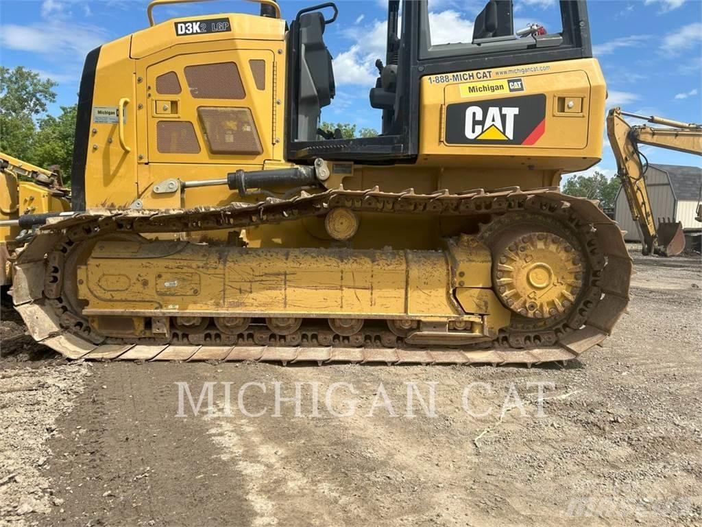 CAT D3K2L 4F 크롤러 도저