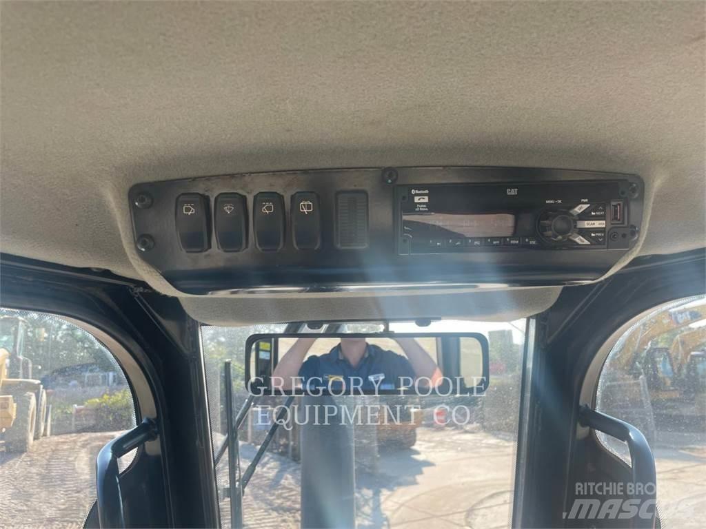 CAT D3K2LGP 크롤러 도저