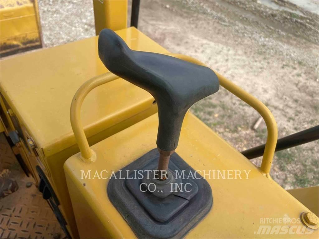 CAT D4C 크롤러 도저