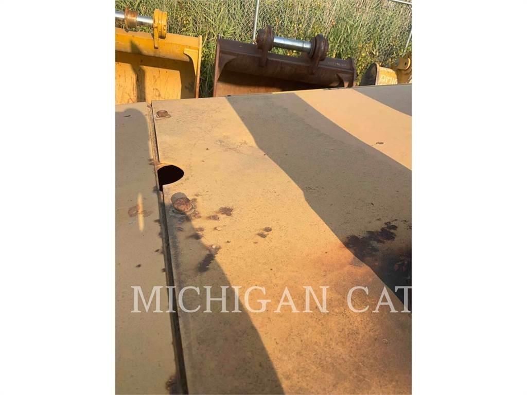 CAT D4H 크롤러 도저