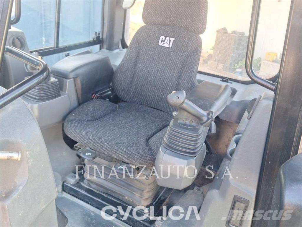 CAT D4K2 크롤러 도저