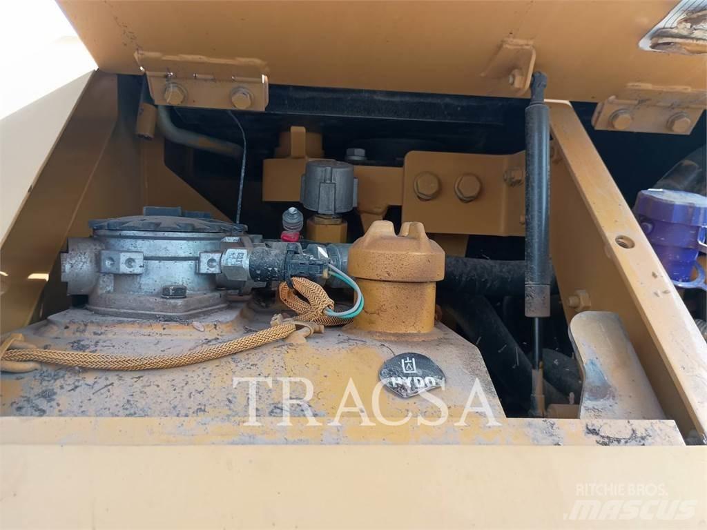 CAT D5 크롤러 도저