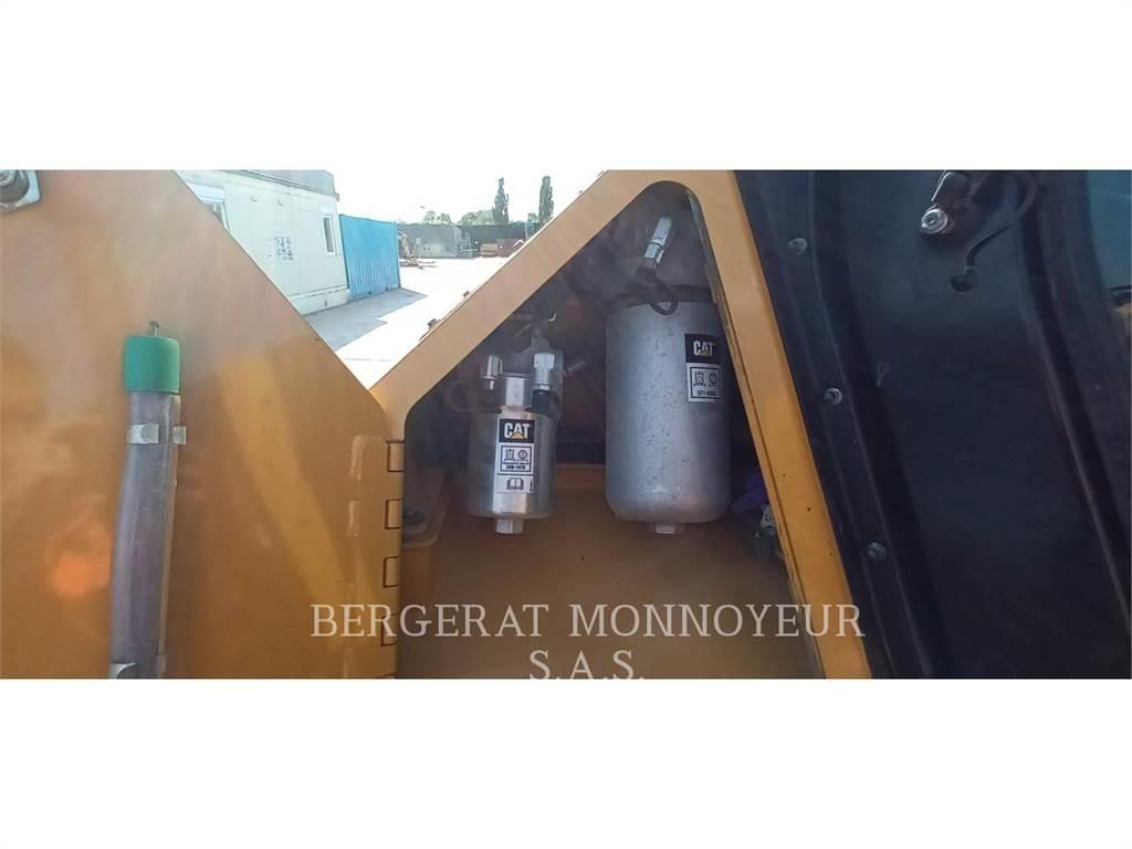 CAT D5 크롤러 도저