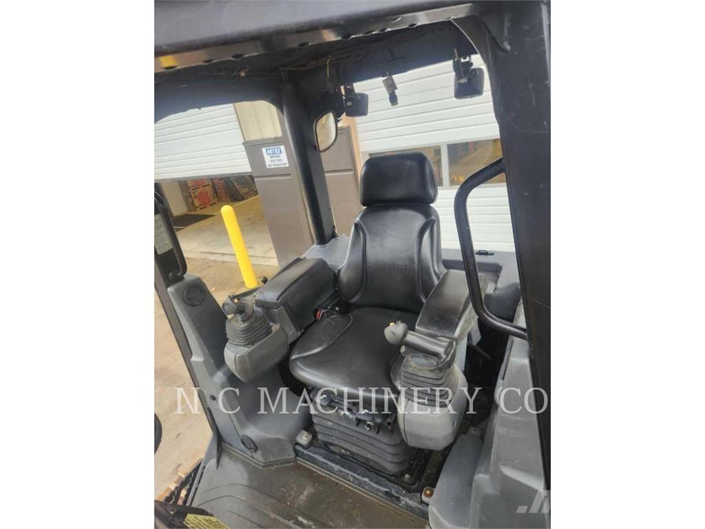 CAT D5K2 XLCN 크롤러 도저