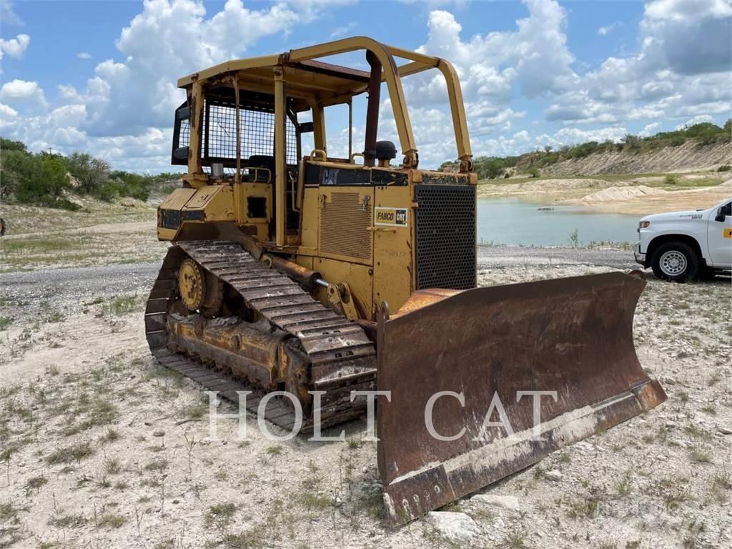 CAT D5M 크롤러 도저