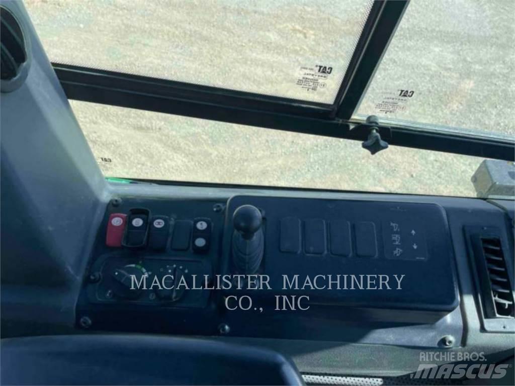 CAT D6K2 LGP 크롤러 도저