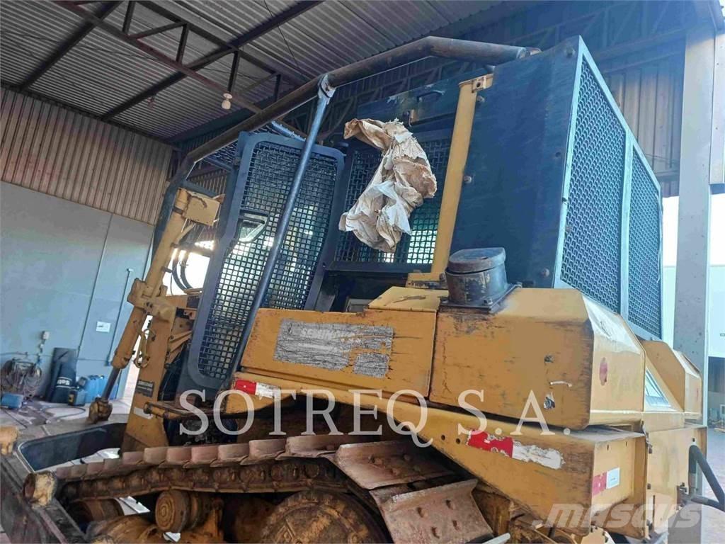 CAT D6T 크롤러 도저