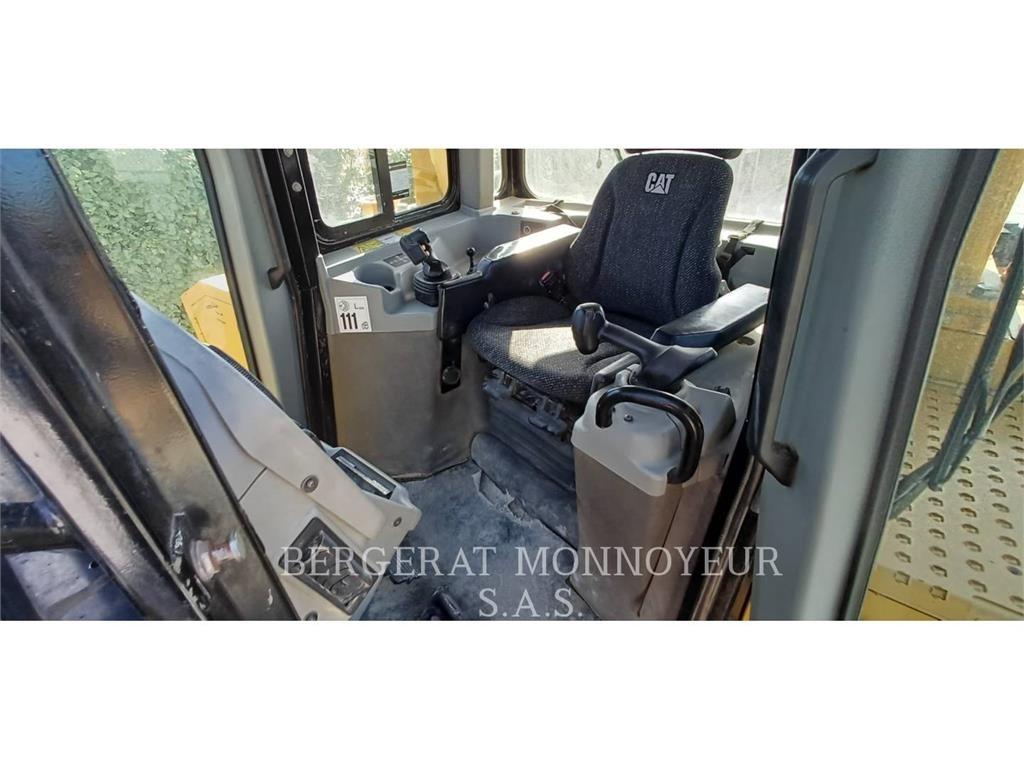 CAT D6T3B XW 크롤러 도저