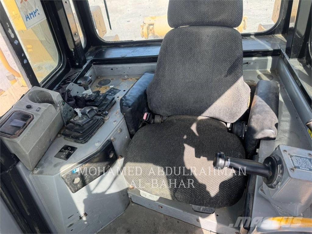 CAT D8RLRC 크롤러 도저