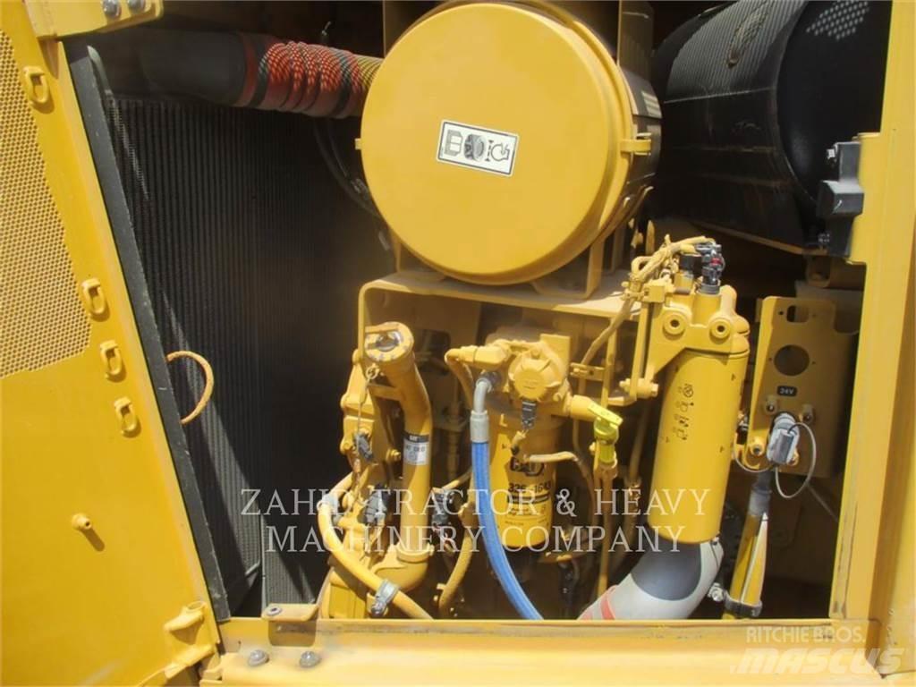 CAT D8T 크롤러 도저