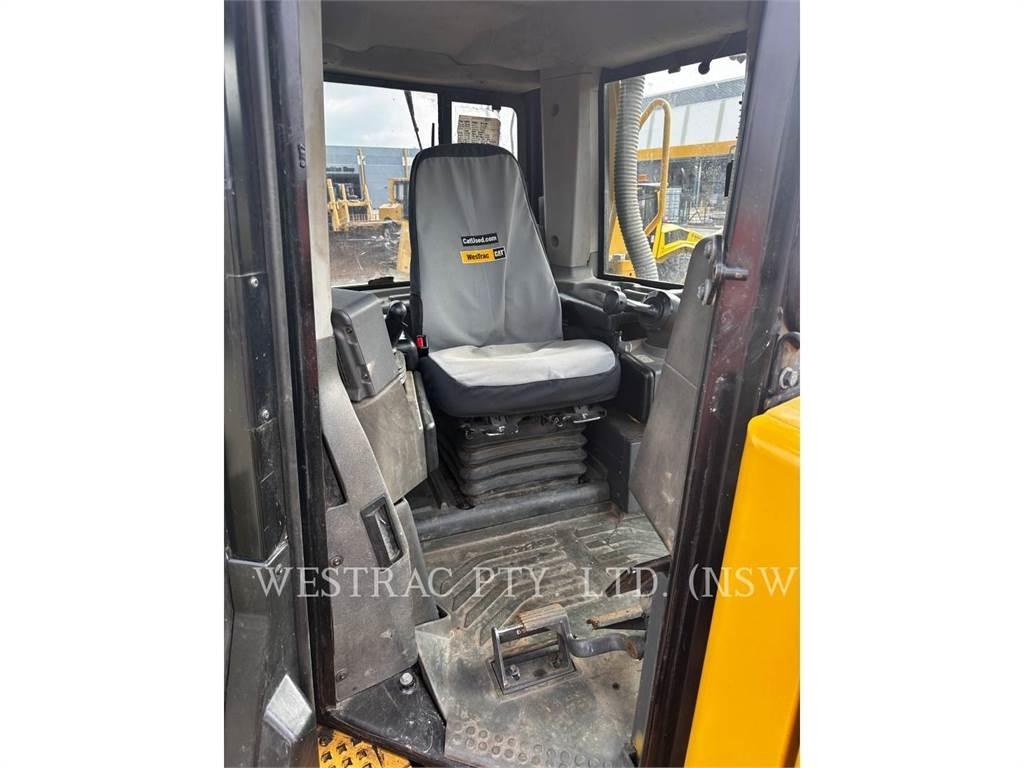 CAT D8T 크롤러 도저