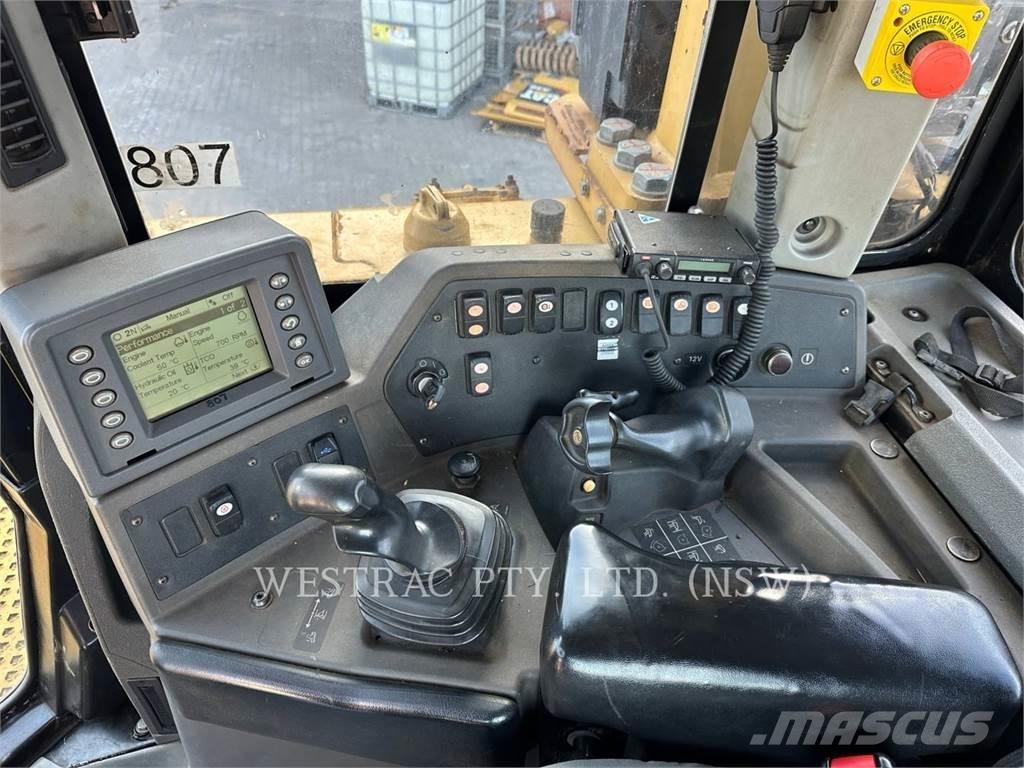 CAT D8T 크롤러 도저