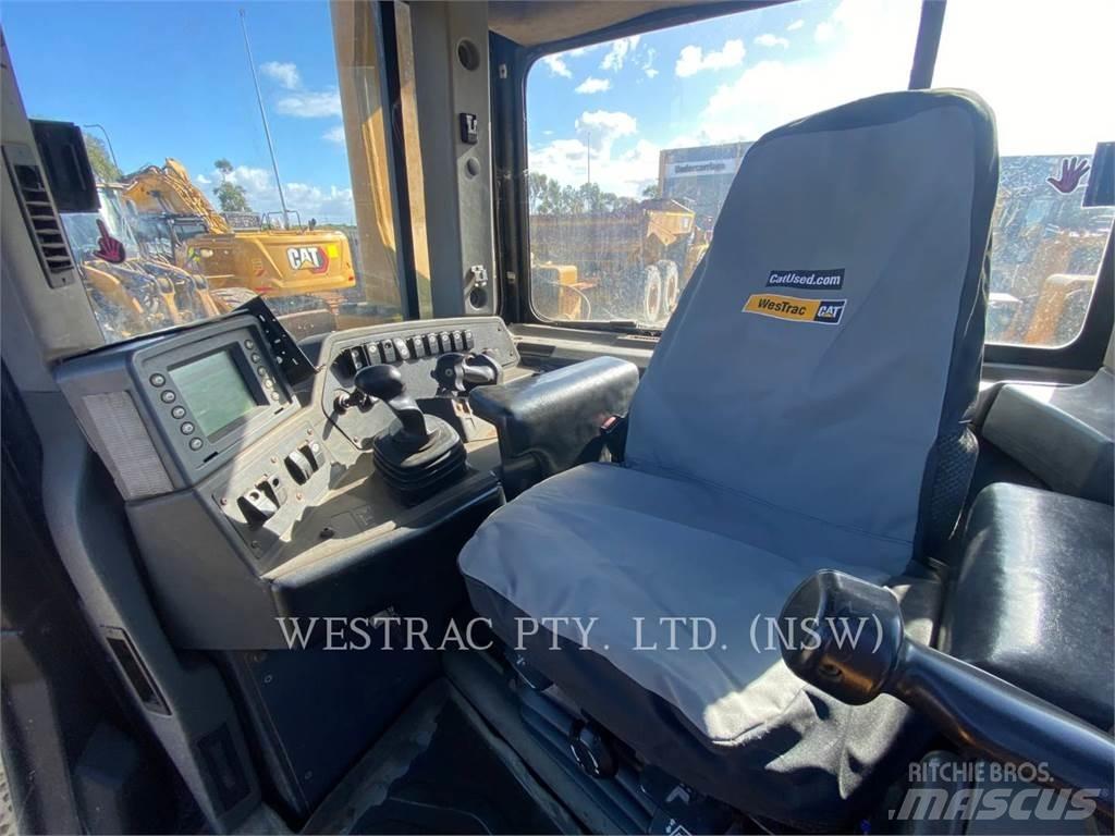 CAT D8T 크롤러 도저