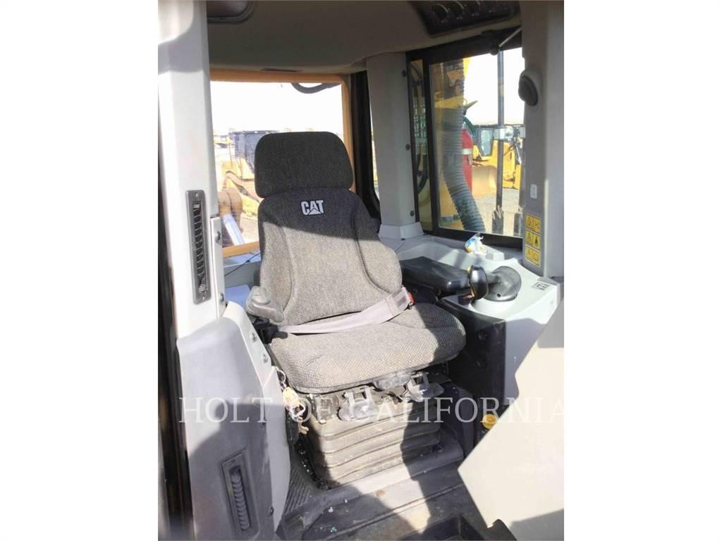 CAT D8T 크롤러 도저