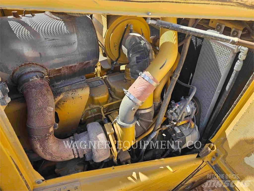 CAT D8T 크롤러 도저