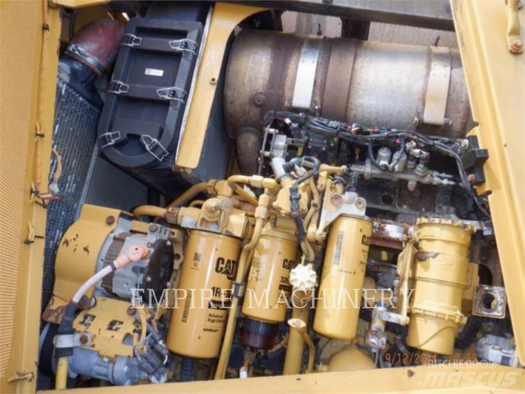 CAT D8T 크롤러 도저