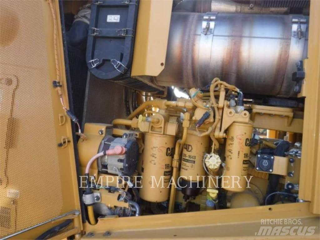 CAT D8T 크롤러 도저