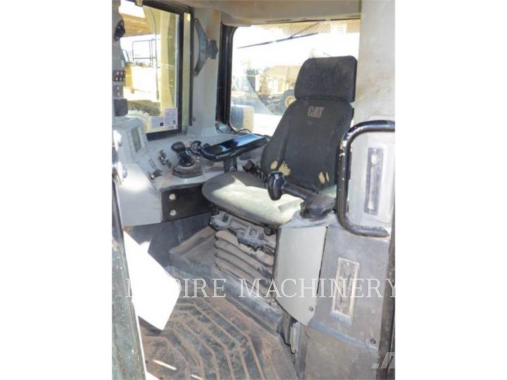 CAT D8T 크롤러 도저