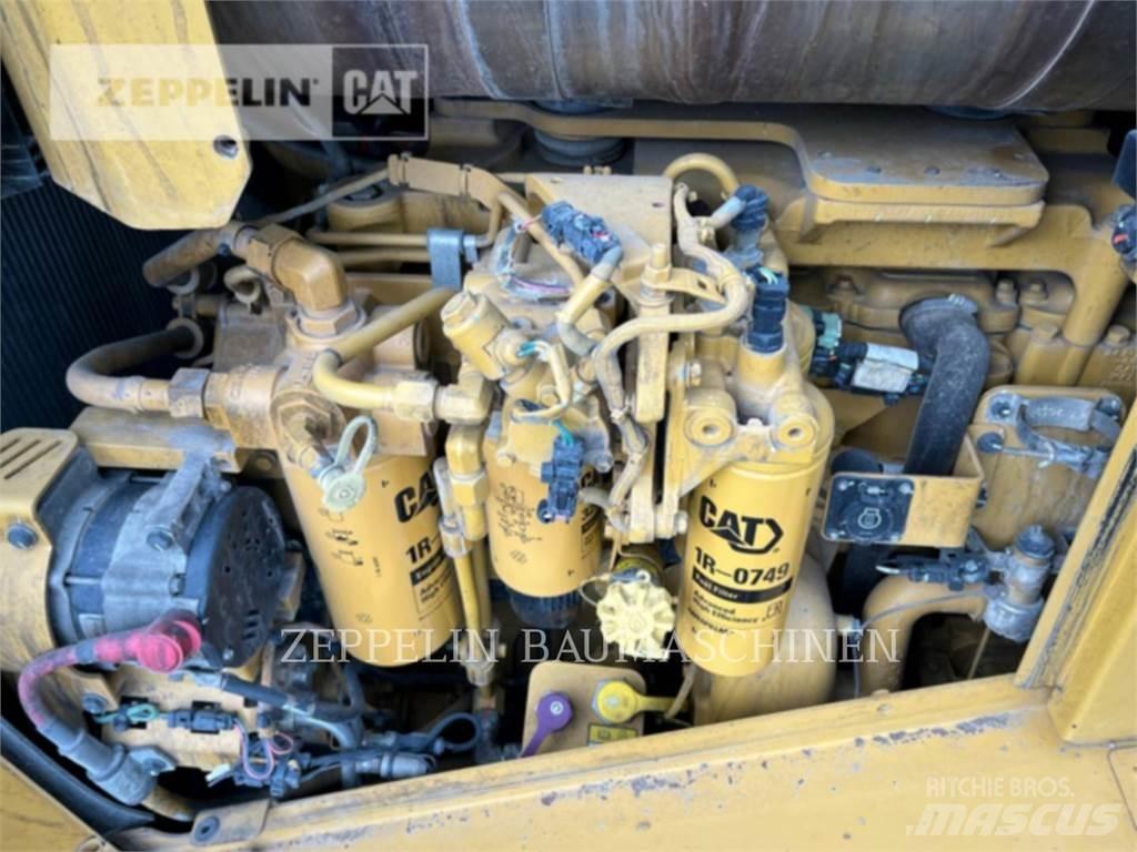 CAT D8T 크롤러 도저