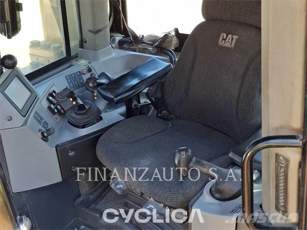 CAT D8T 크롤러 도저