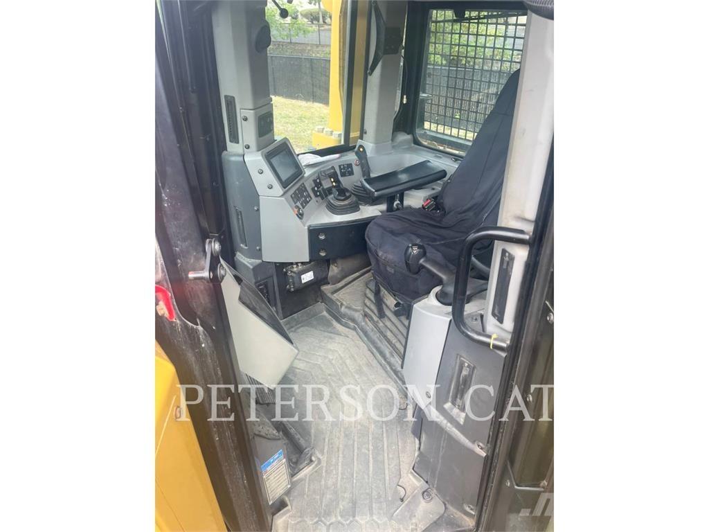 CAT D8T 크롤러 도저