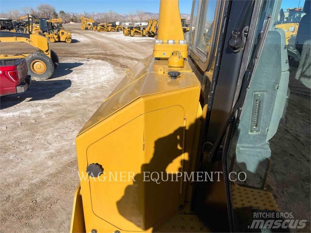 CAT D8T 크롤러 도저