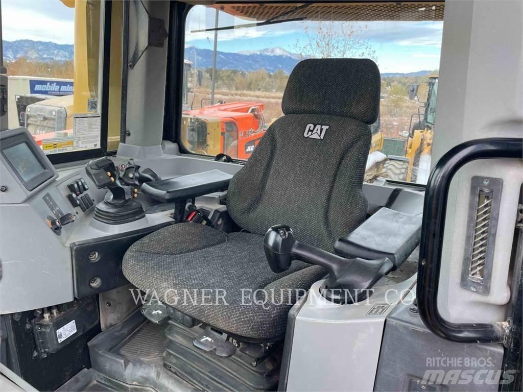 CAT D8T 크롤러 도저